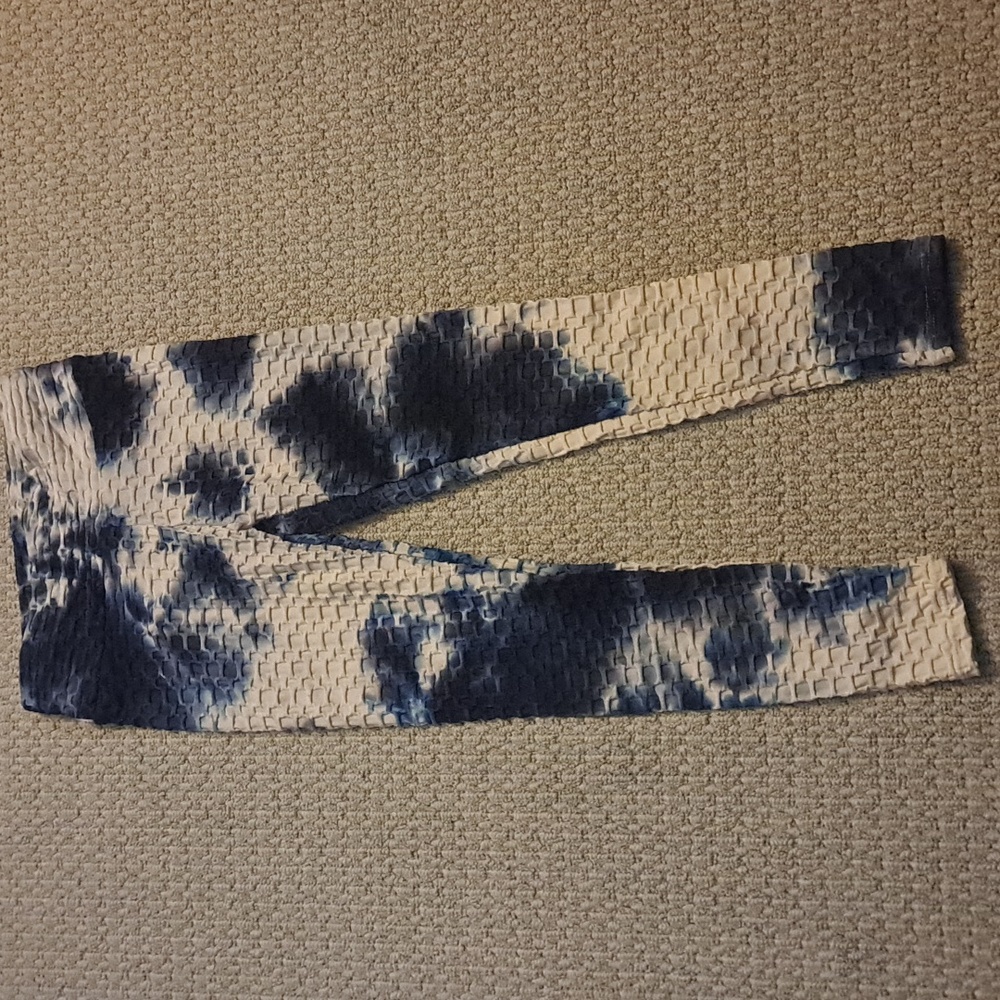 Blue and white leggings
